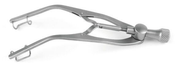 Speculum for retinal detachment, closed blades